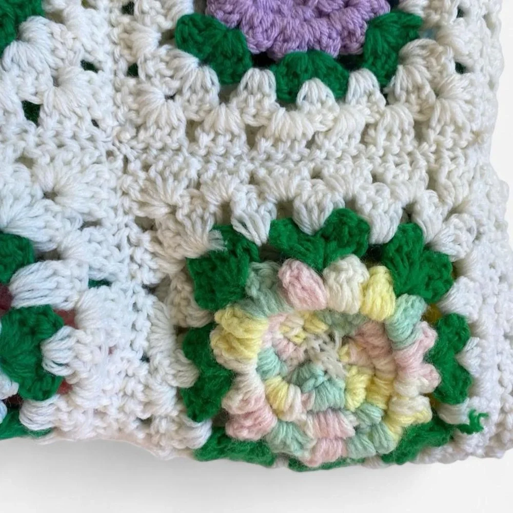 Vintage handmade multicolored floral crochet knit blanket - Picture 6 of 6